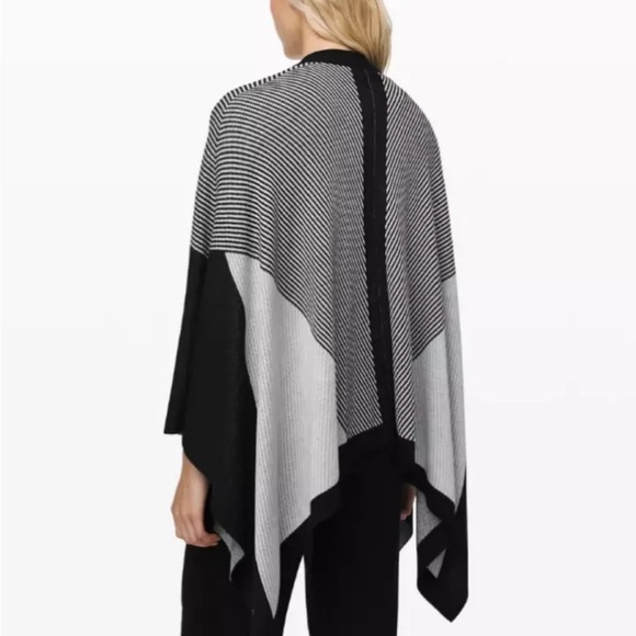 Lululemon Women’s Here for Serenity Wrap One Size In Black - Picture 4 of 9